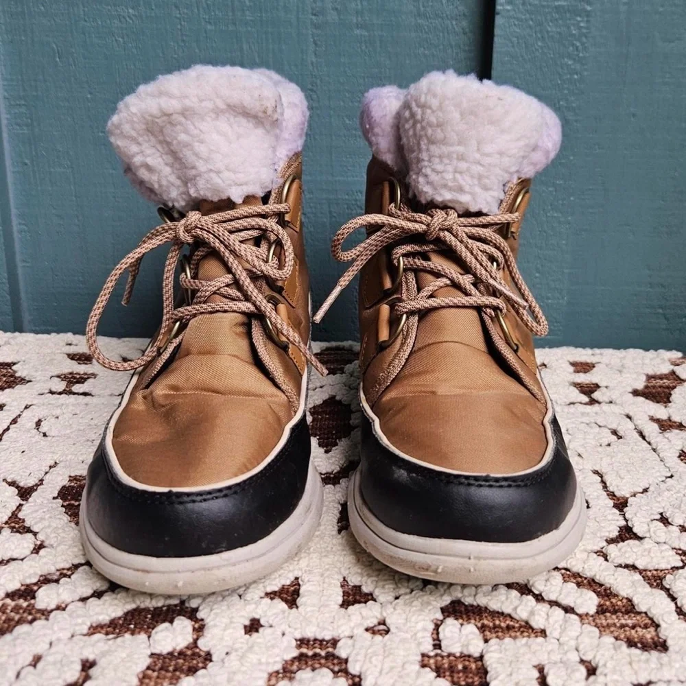 Sorel Tan and Black Lace-Up Sherpa-Lined Ankle Boots